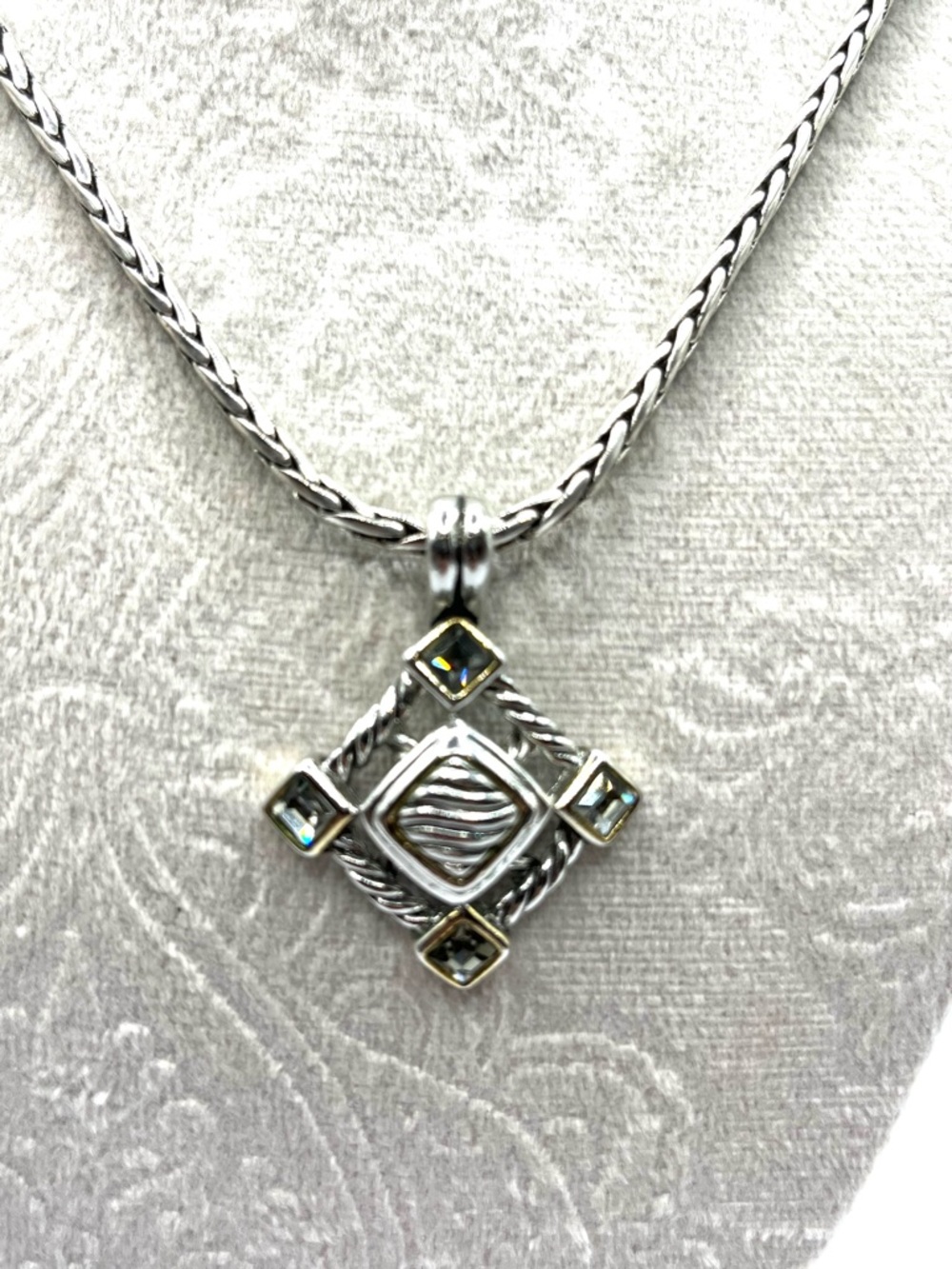 Western Chunky Wheat Chain and Geometric Pendant Gray Necklace Silvertone
